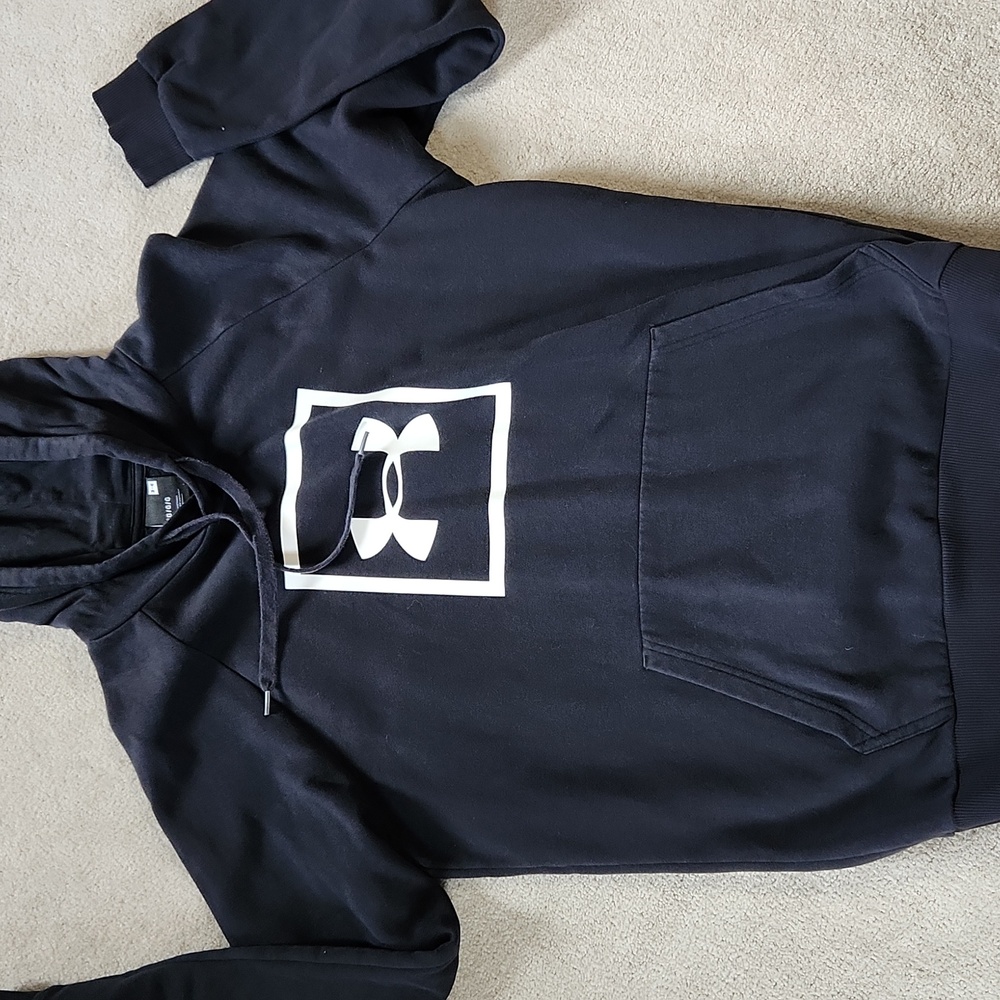 Under Armour Black White Sweatshirt - Large